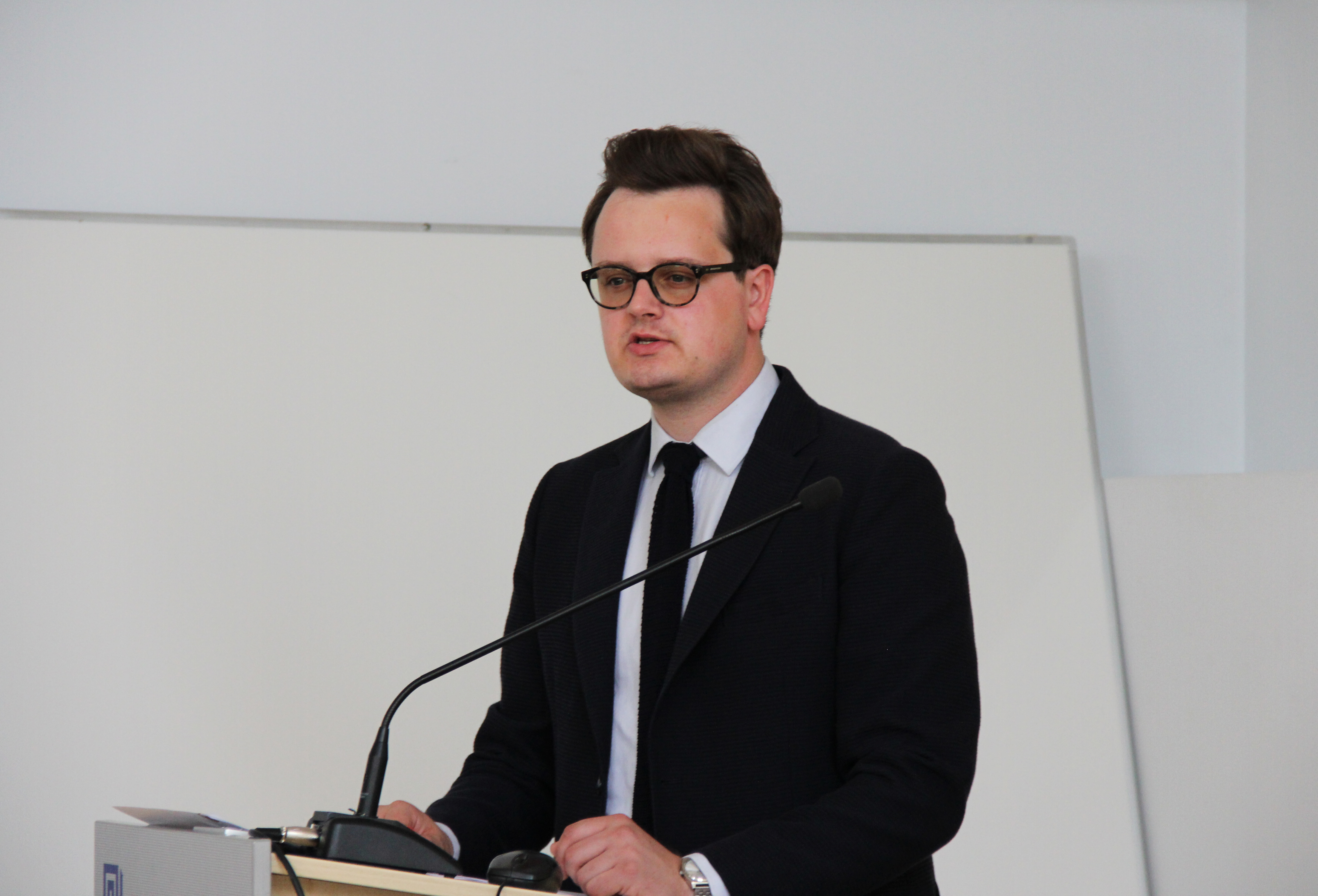 Disertacijos gynimas. Valentinas Beržiūnas „Lietuvos užsienio politikos formavimo tapatybiniai veiksniai”